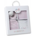 Set textil de regalo nacimiento de 3 piezas + juguete rosa de Gamberritos